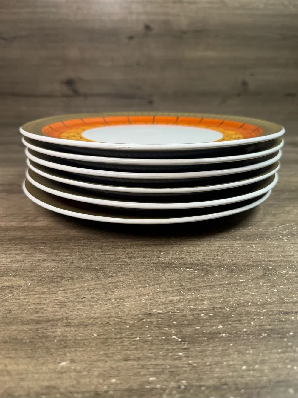 Retro Orange Accent Ceramic Dinner Plate with Olive Rim